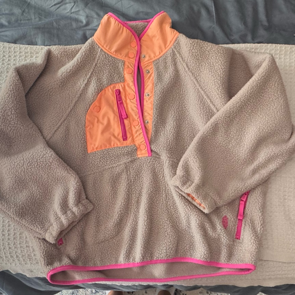 Free people movement hit the slopes pull over fleece. Size Large